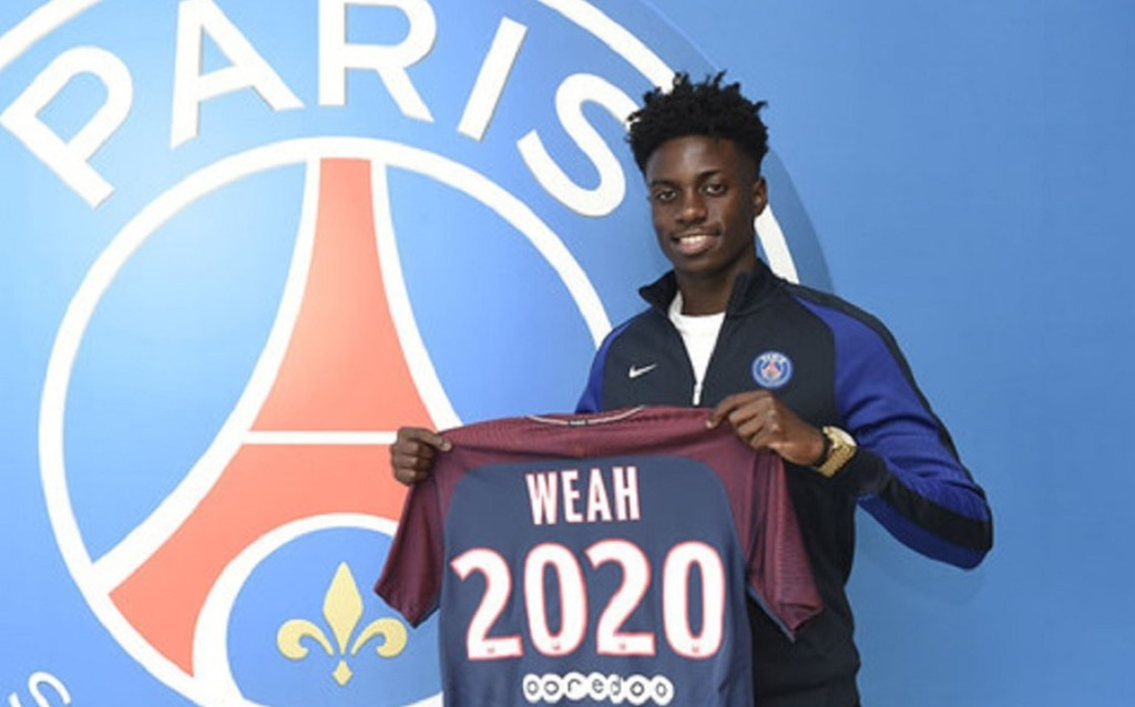 Con trai của George Weah, Timothy Weah đã quyết định nối nghiệp người cha nổi tiếng. Chân sút sinh năm 2000 đang thi đấu cho đội trẻ PSG và lựa chọn đội U17 Mỹ làm bước đệm để vươn mình ra thế giới.