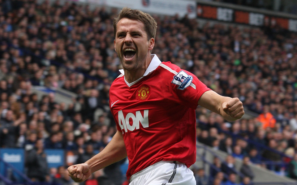 7. Michael Owen: Thần đồng một thời của bóng đá Anh đã tỏa sáng rực rỡ cùng Liverpool và giành được danh hiệu Ballon d’Or khi mới 21 tuổi. Tuy nhiên, những chấn thương dai dẳng đã khiến anh không thể phát triển được hết tài năng của mình. Sau khi rời Real Madrid và phải trôi dạt về Newcastle, Manchester United và Stoke City, Owen đã quyết định từ giã sự nghiệp ở tuổi 34.