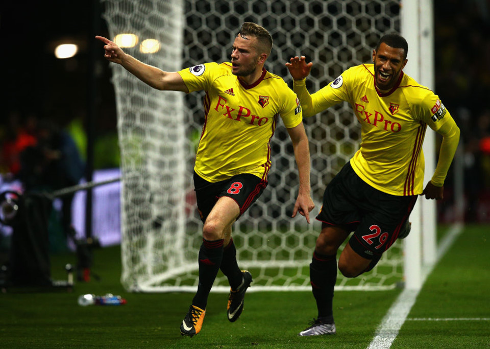 Bàn thắng ở phút 90+2 của Tom Cleverley giúp "Bầy ong" đi vào lịch sử Premier League với tư cách của đội bóng đầu tiên định đoạt trận đấu bằng các bàn thắng ở sau phút 90 trong 3 vòng liên tiếp.