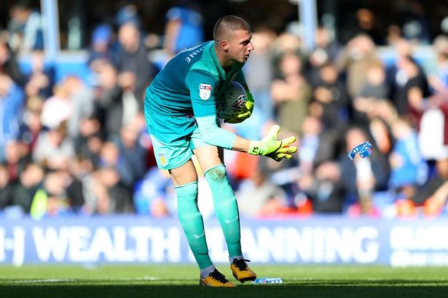 Sam Johnstone (sang Aston Villa - mượn): Thủ môn sinh năm 1993 chưa bỏ lỡ một phút nào tại giải hạng Nhất năm nay và đang được Aston Villa mời ký vào một bản hợp đồng lâu dài trong tương lai.