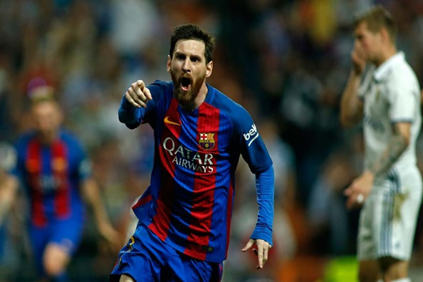 Trong tình thế khó khăn khi đối đầu với Real Madrid đang thi đấu thăng hoa, Messi vẫn sắm vai người hùng bằng cú đúp vào lưới đối phương. Mặc cho máu rơi ở những phút đầu, anh vẫn thi đấu nỗ lực và xông xáo. Bàn thắng đẳng cấp ngay phút bù giờ của siêu sao số 10 một lần nữa khiến người Real chết lặng trên chính thánh địa của họ.