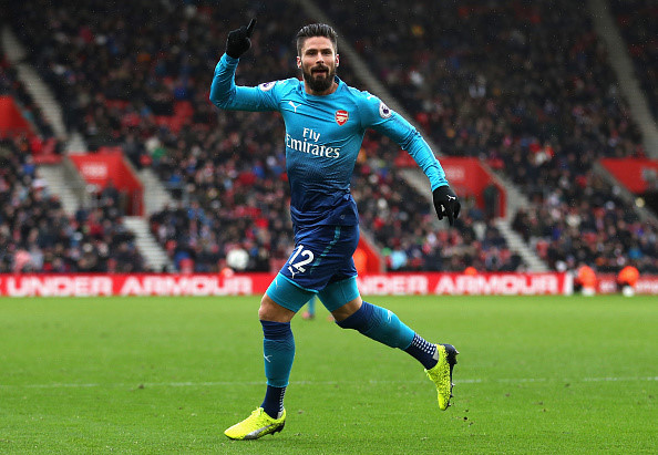 Giroud ăn mừng sau khi ghi bàn gỡ 1-1 cho Arsenal trong trận gặp Southampton hôm 10/12.