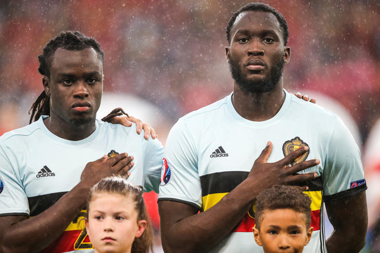 Romelu Lukaku và Jordan Lukaku: Trong khi sự nghiệp của ông anh Romelu Lukaku lên "như diều gặp gió" trong những mùa giải gần đây thì cậu em sinh năm 1994 phải chờ đến năm 2016 mới có thể tìm được chỗ đứng tại Lazio - một trong những đội bóng tốt nhất của Italy.