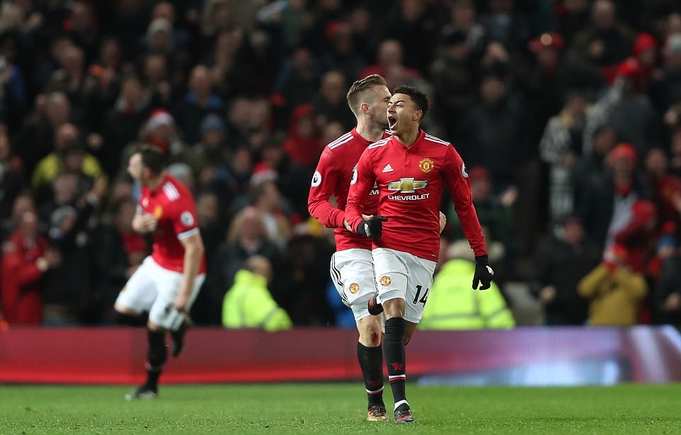 Jesse Lingard tỏa sáng để giúp Manchester United giữ lại một điểm trước Burnley.