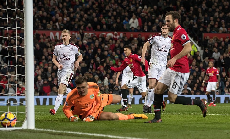 Vấn đề của Man United không chỉ là con người.