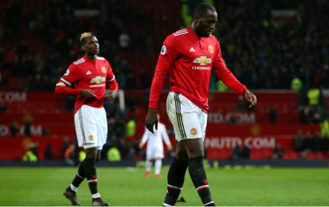 Các cầu thủ M.U thất vọng khi bị Burnley cầm hòa.