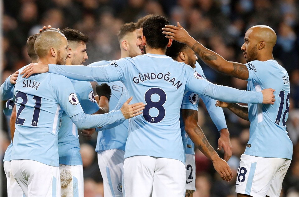 Manchester City năm nay là tập thể của sự kết hợp hoàn hảo giữa những chân chuyền thượng hạng cùng những khối bê tông vô cùng vững chắc.