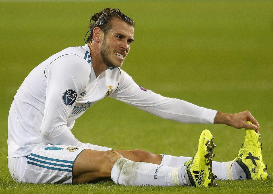 6. Gareth Bale (Real Madrid - 498 triệu euro): Năm 2013, Real cài điều khoản giải phóng cao ngất ngưởng nhằm mục đích ngăn chặn ý định cướp Bale của các đội bóng nhà giàu như MU hay PSG. Tuy nhiên, mọi chuyện đã thay đổi hoàn toàn chỉ sau vài năm. Giờ đây cầu thủ người xứ Wales đã không còn được coi trọng và nhiều khả năng sẽ trở thành quân cờ giúp Real kích nổ bom tấn Harry Kane trong tương lai gần.