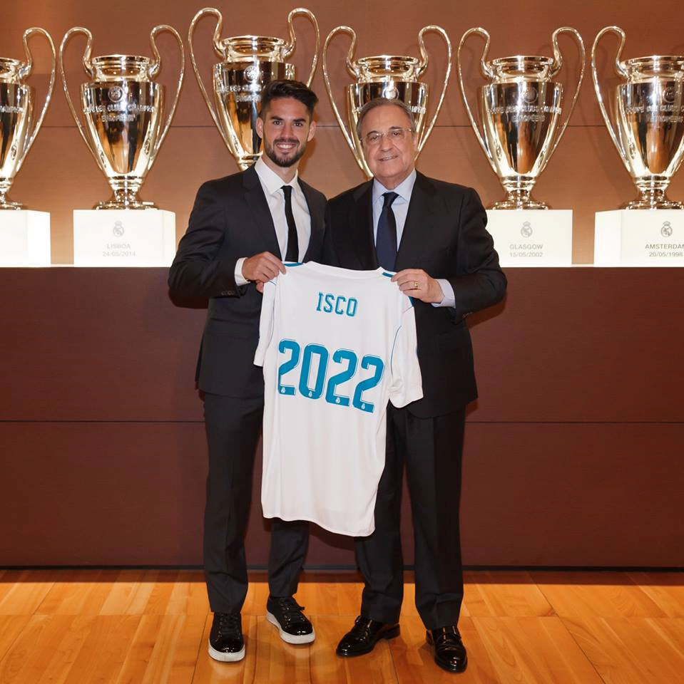 4. Isco (Real Madrid - 700 triệu euro): Sự nghiệp của Isco thay đổi chóng mặt kể từ khi Zidane lên nắm quyền. "Golden Boy 2012" trở thành trụ cột trên hàng công của Los Blancos và được trói chân bằng một bản hợp đồng mới có thời hạn 5 năm, qua đó chấm dứt mọi tin đồn liên quan đến MU hay Arsenal.