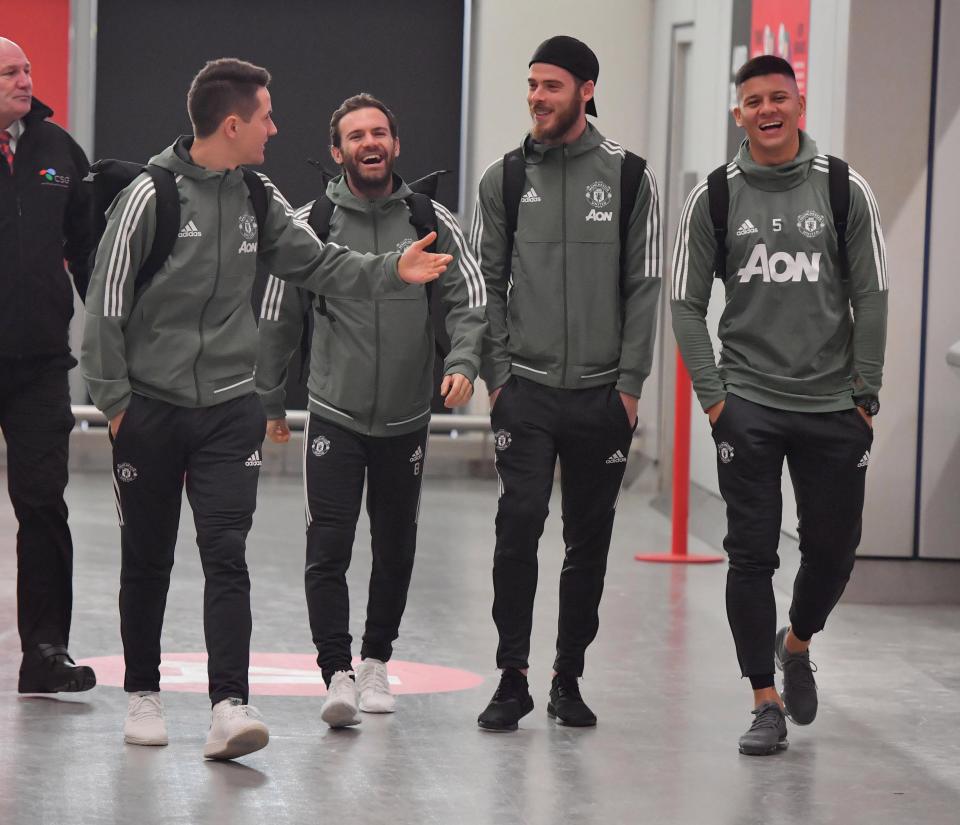 Manchester United thoải mái tận hưởng không khí tươi mới tại Dubai.