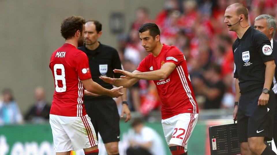 Kép phụ luôn là vai trò của Mkhitaryan thời điểm đầu cập bến Old Trafford.