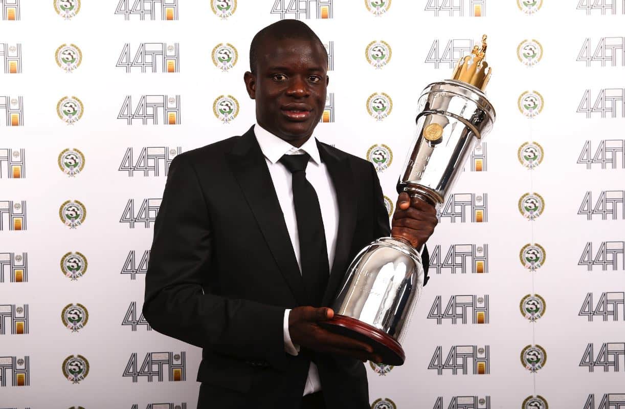 N'Golo Kante giành danh hiệu PFA sau khi góp công lớn giúp Chelsea vô địch Premier League.