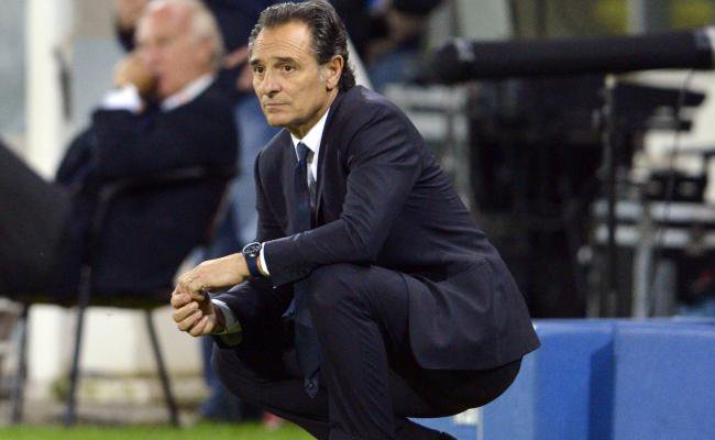 Sự nghiệp của HLV Cesare Prandelli đi xuống sau thất bại tại World Cup 2014.
