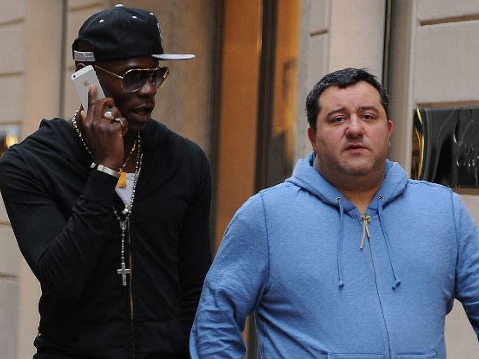 Raiola rất thân thiết với Pogba.