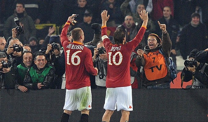 De Rossi và Francesco Totti là hai biểu tượng về lòng trung thành tại AS Roma.
