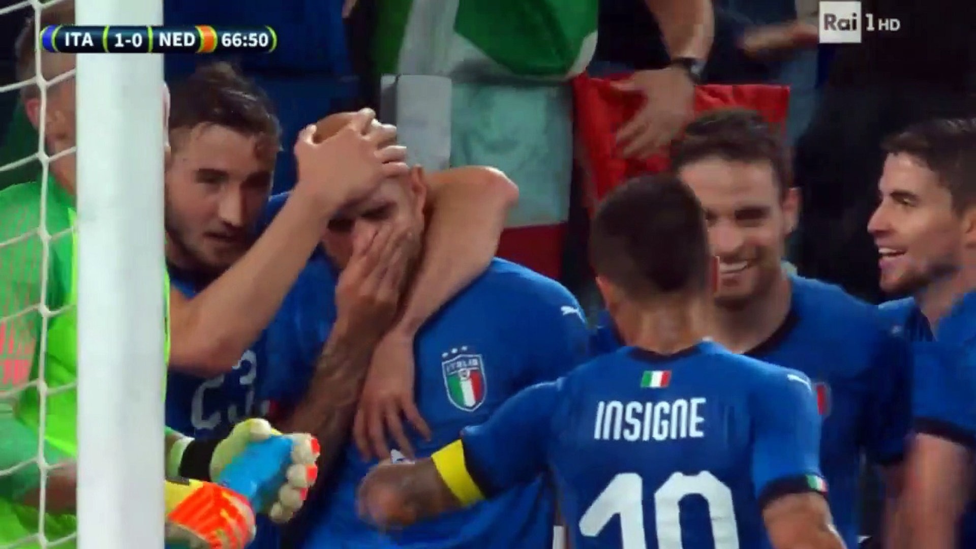 Simone Zaza đã suýt nữa bật khóc sau khi ghi bàn cho đội tuyển Italia.