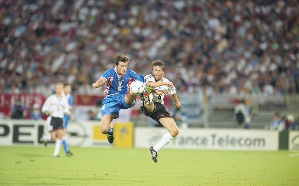 Đức (World Cup 1998): HLV Erich Ribbeck quyết tâm giúp tuyển Đức phục thù ở World Cup 1998. Dù vậy, "Cỗ xe tăng" bị Croatia đánh bại 3-0. Sau thất bại này, HLV Ribbeck chia tay cương vị HLV trưởng của tuyển Đức.