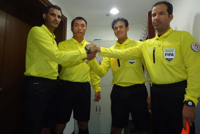 Cựu trọng tài FIFA Đinh Văn Dũng (thứ 2, từ trái qua). Ảnh: NVCC.