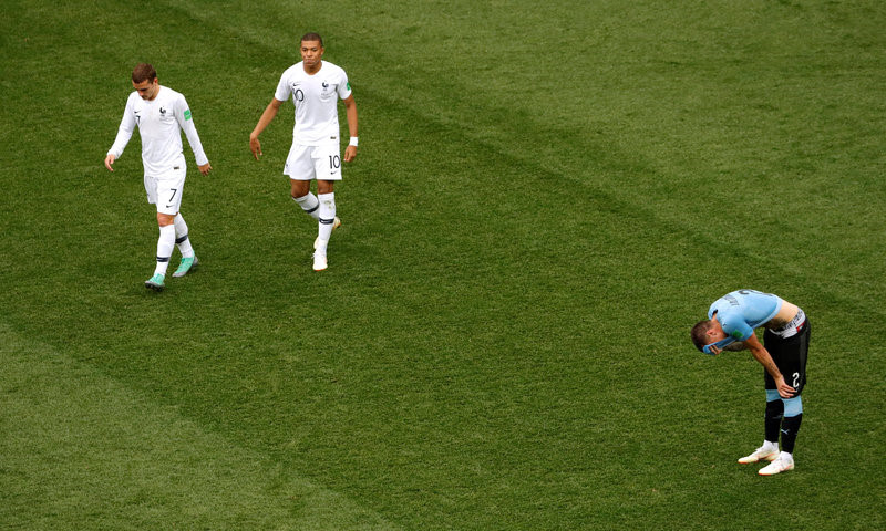 Không ăn mừng bàn thắng may mắn, Griezmann được CĐV Uruguay khen ngợi - Bóng Đá