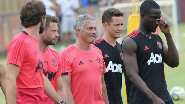 Jose Mourinho chuẩn bị bước vào mùa giải thứ ba đầy thách thức cùng Manchester United.