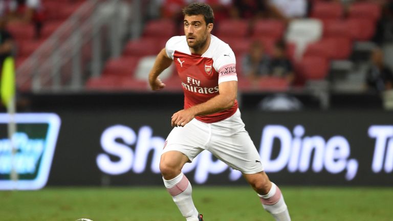 Sokratis Papastathopoulos được cho là sẽ giúp cải thiện đáng kể hàng thủ Arsenal.