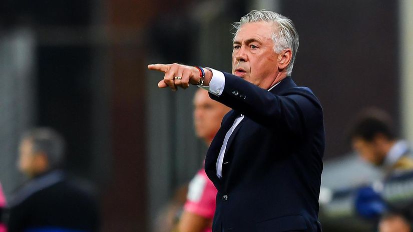 HLV Carlo Ancelotti sẽ còn rất nhiều việc phải làm tại Napoli.