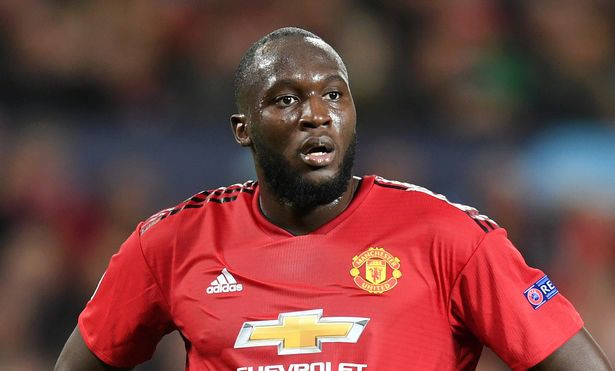 Tính cả cuộc tiếp đón Juventus ở vòng bảng Champions League, Romelu Lukaku đã tịt ngòi 8 trận liên tiếp trên mọi đấu trường. Phong độ tệ hại, nhưng tiền đạo người Bỉ vẫn chắc suất đá chính trong đội hình của Jose Mourinho do trong tay ông không còn trung phong cắm nào tốt hơn.