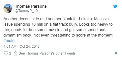 "MU chi 70 triệu bảng chỉ để đổi lấy một cầu thủ chỉ biết bắt nạt đối thủ bằng cơ bắp. Lukaku giờ đây trông quá nặng nề và vô hại trước khung thành đố thủ. Làm ơn hãy giảm cơ bắp, tăng cường sự linh hoạt," người dùng Thomas Parsons đưa ra lời khuyên cho Lukaku.