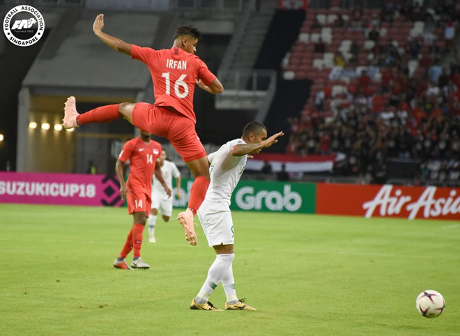 Irfan Fandi thi đấu rất chững chạc trong cuộc chạm trán Indonesia ở lượt trận đầu tiên, AFF Cup 2018. Ảnh: FAS.