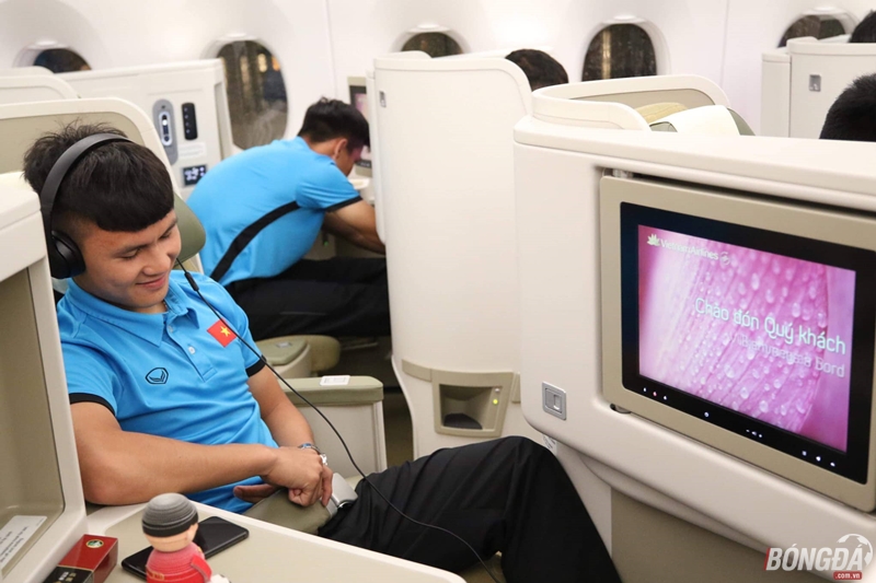 TRỰC TIẾP: ĐT Việt Nam từ Kuala Lumpur trở về Hà Nội: Quyết nâng cúp ở Mỹ Đình - Bóng Đá