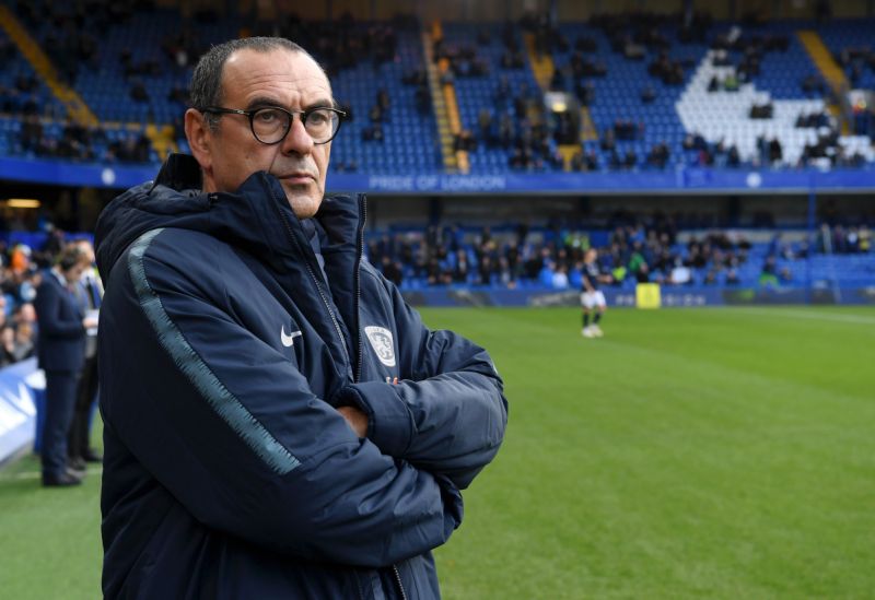 Maurizio Sarri bắt đầu cảm nhận thấy áp lực ở Ngoại hạng Anh khi mùa giải tiến vào giai đoạn khốc liệt.
