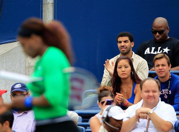 Năm 2015, làng quần vợt chứng kiến cú sốc lớn ở US Open khi hạt giống số một Serena Williams bất ngờ bị tay vợt đứng hạng 43 thế giới Roberta Vinci đánh bại ở bán kết. Hình ảnh Drake đến sân cổ vũ Serena bị khơi lại và ngay lập tức, anh bị đổ lỗi cho thất bại của tay vợt nữ sinh năm 1981.