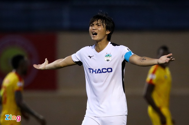 Các đội bóng đều đang cho cầu thủ xả trại để chờ diễn biến tiếp theo của V-League và Cúp quốc gia. Ảnh: Minh Chiến.