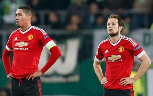 Cặp trung vệ Smalling - Blind chưa bao giờ đem lại sự in tâm. Ảnh: Internet.
