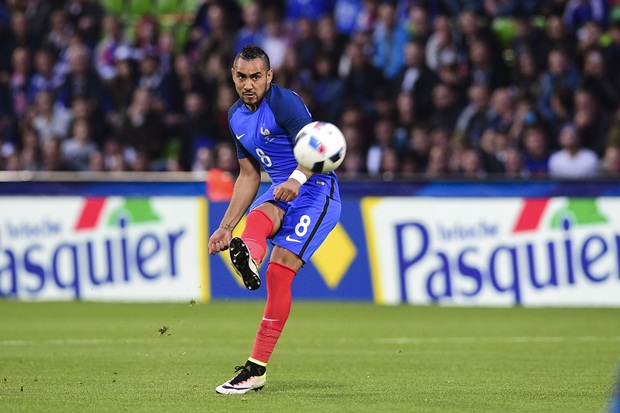 Payet chứng minh vai trò nhạc trưởng trong hiệp hai với sơ đồ 4-2-3-1. Ảnh: Internet.