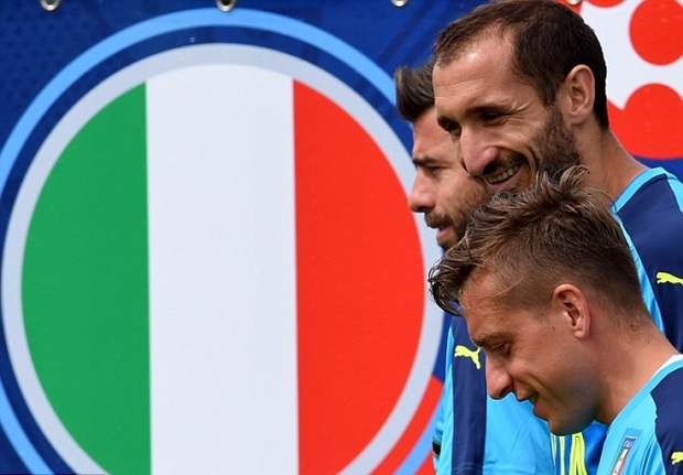 Bộ ba Emanuele Giaccherini, Giorgio Chiellini và Andrea Barzagli trông rất vui vẻ. Ảnh: Internet.