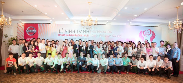 Ảnh lưu niệm trao giải nhất cho Nissan Hà Đông.