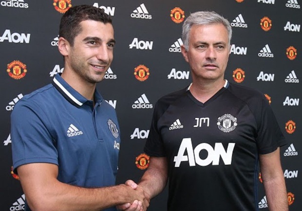 Mourinho về MU mang theo 1 sức hút cực mạnh với các cầu thủ. Mặc dù không được dự Champions League mùa tới, MU đã hoàn tất 3 thương vụ chuyển nhượng trong hè này. Gần nhất là hợp đồng đưa Mkhitaryan từ Dortmund về Old Trafford. Ảnh: Internet.