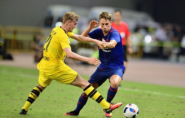 Januzaj nên ra đi để tìm kiếm cơ hội phát triển hơn là ở lại MU vào lúc này. Ảnh: Internet.