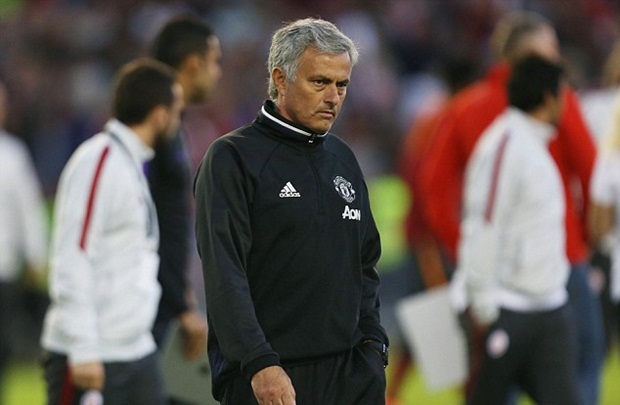 NHM Quỷ đỏ đang rất kì vọng vào sức hút danh hiệu của Mourinho. Ảnh: Internet.
