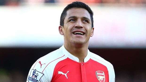 Tiền đạo Alexis Sanchez: Olivier Giroud vắng mặt, nhiệm vụ ghi bàn cho "Pháo thủ" sẽ đặt lên vai Alexis Sanchez và Theo Walcott. Chỉ vừa mới trở về sau khi cùng tuyển Chile giành chức vô địch Copa America thứ hai liên tiếp, ngôi sao sinh năm 1988 đã sẵn sàng ra sân ở trận mở màn Premier League năm nay. Ảnh: Internet.