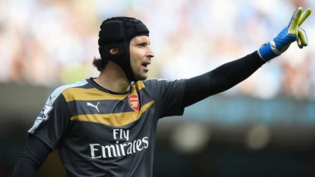 Thủ môn Petr Cech: Thủ thành người Czech chắc chắn sẽ phải đối mặt với rất nhiều khó khăn trong trận đấu đêm nay khi hàng phòng ngự Arsenal đang bị tàn phá bởi cơn bão chấn thương. Ảnh: Internet.