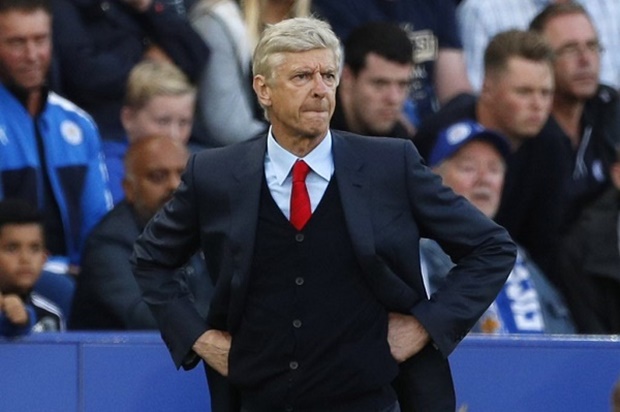 Các fan hát to đòi Wenger phải ra đi. Ảnh: Internet.