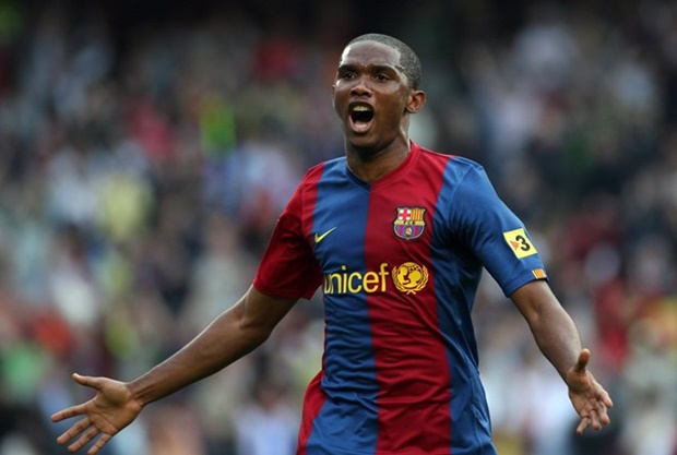 6. Samuel Eto'o: "Báo đen" may mắn hơn hai người đồng đội Ronaldinho và Deco khi được Pep Guardiola giữ lại thêm một mùa giải. Cho dù có một mùa giải xuất sắc với 30 bàn thắng sau 36 trận tại La Liga 2008/09, đặc biệt là chức vô địch Champions League, tiền đạo người Cameroon vẫn bị Pep biến thành "vật tế thần" để chiêu mộ Zlatan Ibrahimovic từ Inter Milan. Ảnh: Internet.