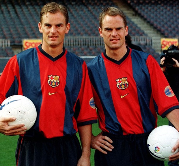 Ronald de Boer (1999-2000) và Frank de Boer (1999-2003): Cặp sinh đôi tài năng của Barca. Ảnh: Internet.