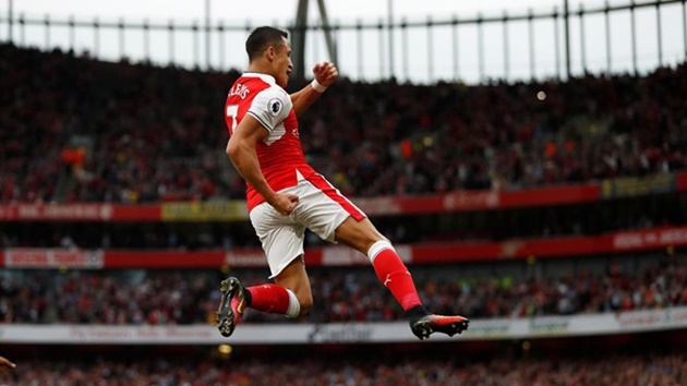 14. Arsenal 3-0 Chelsea (Vòng 6): Sanchez ăn mừng bàn thắng mở tỉ số trên sân Emirates. Ảnh: Internet.