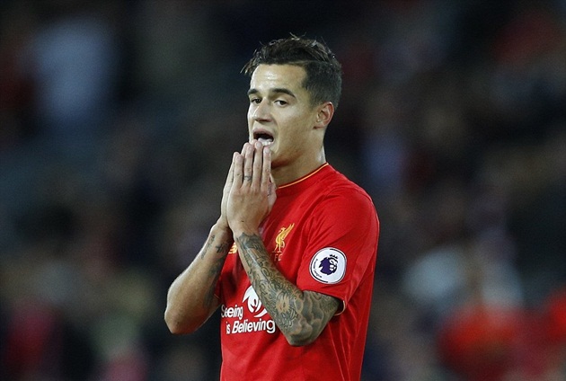 Coutinho không tin vào mắt mình. Ảnh: Internet.