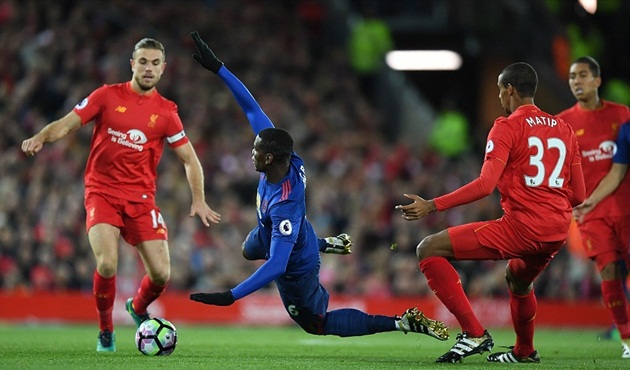 Pogba trong một nỗ lực giành lấy bóng. Ảnh: Internet.