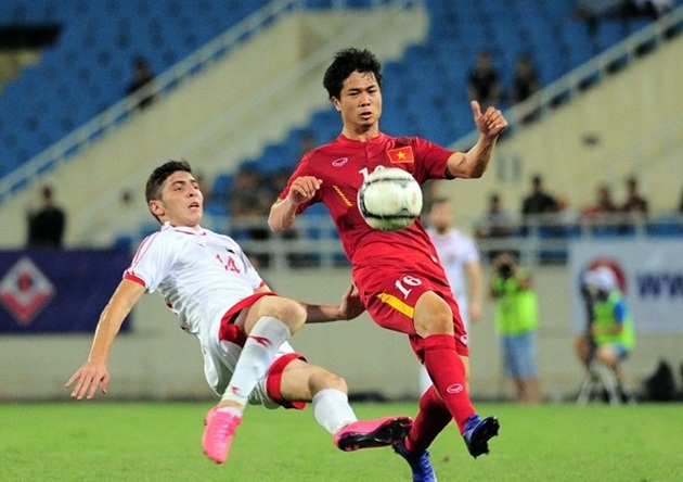 Công Phượng chơi quá cá nhân nên chưa hoà nhập được với các miếng đánh mà HLV Hữu Thắng xây dựng cho ĐTVN. Ảnh: Quốc Bảo.