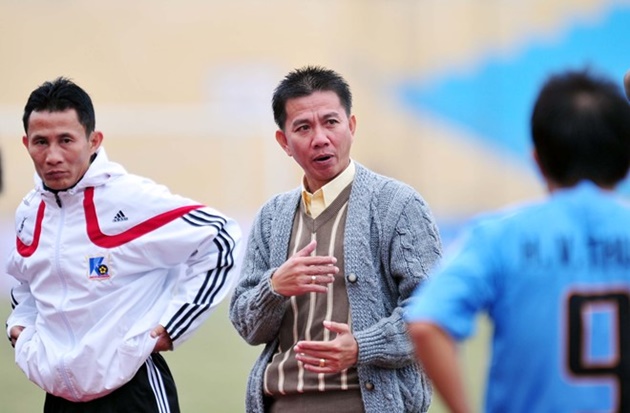 HLV Hoàng Anh Tuấn từng rất thành công với Khánh Hoà, nhưng ra khỏi lãnh địa ấy, ông bị cho là "hết phép". Ảnh: Quốc Bảo.